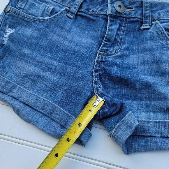 Arizona Jean Co. Denim Short Juniors Blue Mid Rise Medium Wash 5-Pocket Sz 3 - Picture 2 of 9